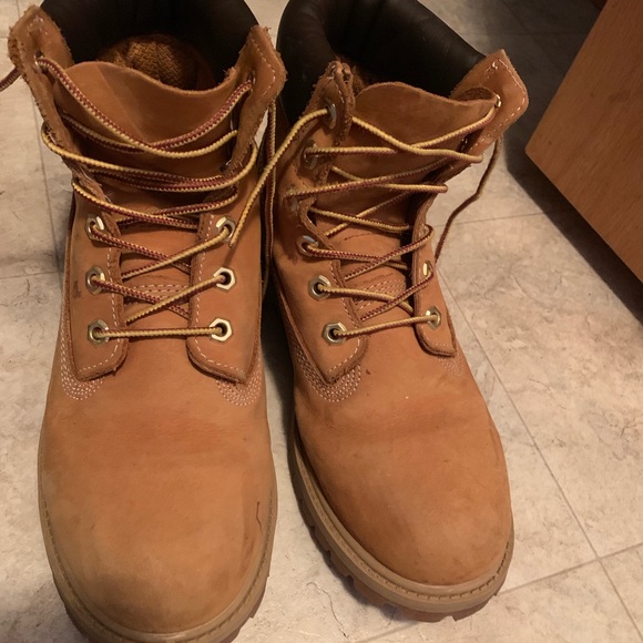 Size 6 Timberland Boots - Picture 6 of 7
